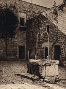 Nazaret, Pozo en el Patio de la Iglesia de la Anunciación (foto b/n)