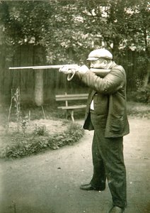 Autor Alexander Ivanovich Kuprin (Alexandre Ivanovitch Kouprine) (1870-1938) en Gatchina