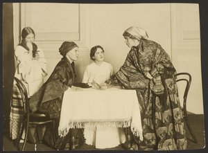 Escuela Secundaria Femenina de San Petersburgo, Obra de Gogol "El Matrimonio"