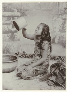 Retrato de estudio de una joven mujer depiladora javanesa