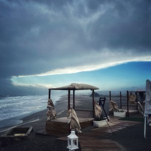 Surrealista Cielo Tormentoso Playa de Invierno