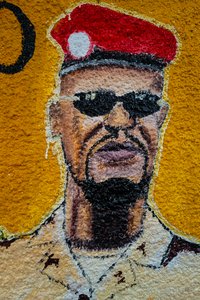 Retrato de arte callejero de Mamadi Doumbouya, Conakry, 2019