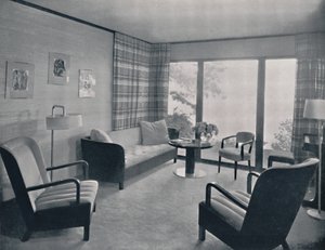 La sala de estar de una casa diseñada por Howard T. Fisher para Miss Ruth Page, 1935 de Kaufman and Fabry Co