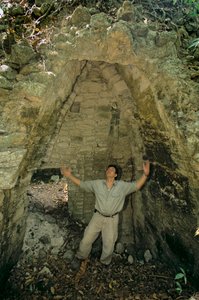 Arquitectura, Holmul, Guatemala, Maya, Francisco Estradabelli, Centro Homul, 2008 (foto)