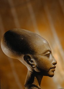 Cabeza de piedra compuesta de una princesa de Amarna, una extensa zona arqueológica egipcia..., 2009 (foto) de Kenneth Garrett