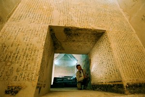 Egipto; Arqueología; Reino Antiguo; Saqqara, Audran Labrousse, Misión francesa, Pepi I, Tumba