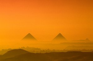 Egipto; Reino Antiguo; Meseta de Giza; Pirámides de Giza; Khufu; Khafre; Menkaure