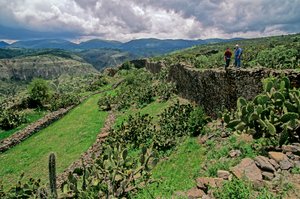 Imperios del Sol, Wari(Huari), Valle de Ayachucho, 2002 (foto)