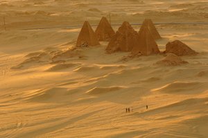 Gebel Barkal,Complejo de templos, faraón Taharka, templo Mut, B300, ciudad de Kareima, ri... del Nilo, 2007 (foto)