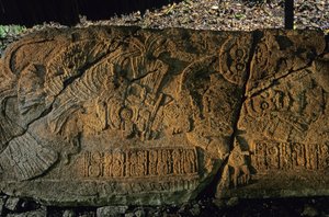 Guatemala; Maya; Aguateca, monumento de piedra Tan Te