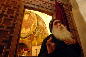 Monasterio de San Antonio, Padre Ruwais, monje copto, Egipto, Evangelio de Judas; Códice..., 2006 (foto)