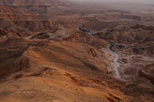 Amanecer en el Valle de los Reyes, visto desde la cima de el-Qurn, tom..., 2003 (foto)