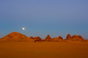 Pirámide de Taharka, Pirámide de Aspelta, Cementerio de la 25ª dinastía, Nuri, Sudán, Nubia, Nub..., 2007 (foto)