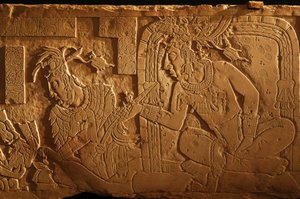 Banco del trono del Templo 21, talla del rey Akhal Mo Nab, Palenque, México, 2005 (foto) de Kenneth Garrett