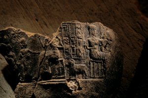 Urkesh, Imperio hurrita, Siria, 2400 a.C., Giorgio Buccellati, Impresión de sello de barro de qu..., 2004 (foto) de Kenneth Garrett