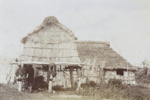 Almacén Ainu con niños Ainu, c.1890s de Kenzô Tamoto