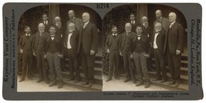"Booker T. Washington y distinguidos invitados, Tuskegee Institute, Alabama", abril de 1906 (foto). de Keystone View Company