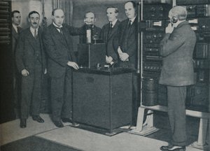 La nueva magia: Enviando imágenes por inalámbrico y el teléfono ineludible, c1935 de Keystone View Company