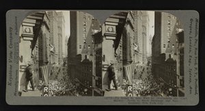 Subiendo por Broad St. cerca de Wall St., con vistas al "Curb Market", hacia el norte hasta la Bolsa y el Sub-Tesoro, Nueva York de Keystone View Company