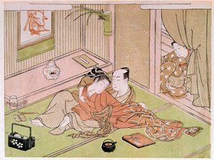 Pareja acariciándose bajo la mirada de la sirvienta de Kitagawa Utamaro