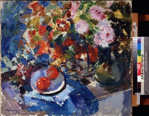 Asters and Tomatoes (Asters and Tomatoes). Bodegón, con un gran ramo de flores y un plato con dos tomates, colocado sobre una mesa. Pintura de Konstantin Alexeyevich Korovin (Constantin Korovin) (1861-1939), óleo sobre lienzo