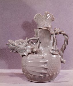 Arte coreano: cerámica aguamarina en forma de dragón acuático. Período Koryo de Korean School
