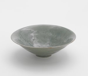 Cuenco con diseño de enredadera de peonía moldeada, primera mitad del siglo XII de Korean School