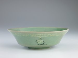 Plato con decoración moldeada e incrustada, finales del siglo XII-mediados del siglo XIII de Korean School