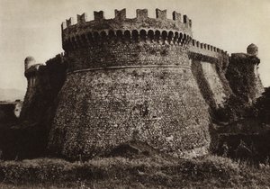 Italia: Castillo de Sarzanello (foto en blanco y negro) de Kurt Hielscher