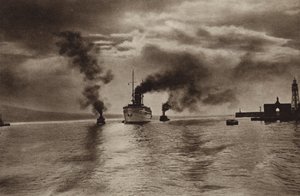 Italia: Nápoles, Acceso al puerto (foto b/n) de Kurt Hielscher