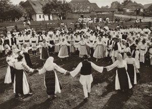 Rumanía: Rusu-Bargaului, Hora (foto en blanco y negro) de Kurt Hielscher