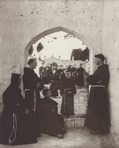 España: En la escuela del monasterio (foto en blanco y negro)