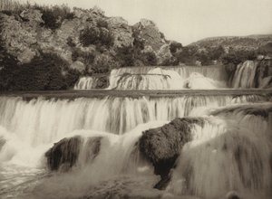 Yugoslavia: Cataratas de Krka (foto en blanco y negro) de Kurt Hielscher