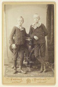 Dos niños de L. W. Felt