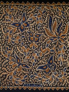 Batik con decoración tradicional de mariposas y flores, Java, Indonesia (detalle)