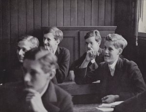 El lado ligero del aprendizaje, una división en New Schools, Eton
