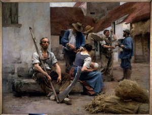 La nómina de los cosechadores campesinos en un patio de granja, uno de ellos sostiene una hoz