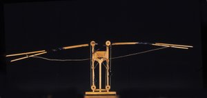 Máquina para volar con alas. Modelo del dibujo de Leonardo da Vinci. Museo de Ciencia y Tecnología, Milán de Leonardo da (after) Vinci
