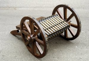 Cañón rotativo de caña. Modelo hecho a partir del dibujo de Leonardo da Vinci de Leonardo da (after) Vinci
