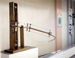 Ala con inclinación variable, modelo según el dibujo de Leonardo da Vinci. Museo de Ciencia y Tecnología, Milán. de Leonardo da (after) Vinci