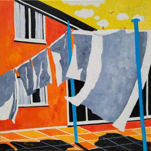 Terraza soleada con tendedero de Lesley Giles
