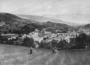Llangollen y Crow Castle, c. 1896 de Lettsome and Sons