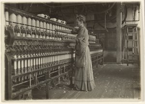 En una antigua fábrica textil (hilandería).