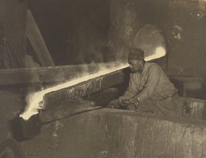 [Ayudante de Moldeador, Planta de Locomotoras Baldwin] de Lewis W. Hine