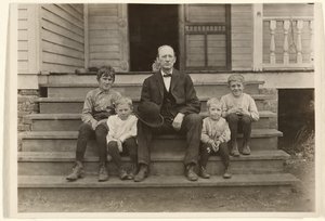 [Sr. Smith, Supervisor en Wylie Mill, Con cuatro hijos, Chester, Carolina del Sur] de Lewis W. Hine