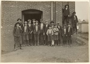 [Hora del Mediodía, King Mfg. Co., Augusta, Georgia] de Lewis W. Hine
