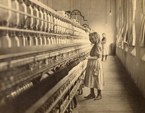 Sadie Pfeiffer, hilandera en una fábrica de algodón de Lewis W. Hine