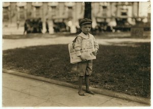 Niño vendedor de periódicos de 7 años, Ferris en Mobile, Alabama, 1914
