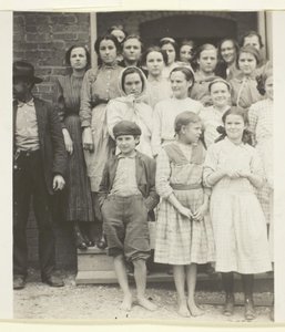 Todos son trabajadores de Walker County Hosiery Mills, Lafayette, Georgia de Lewis Wickes Hine