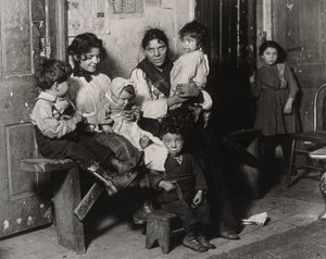 Un hogar italiano cerca de Hull House, Chicago, 1910
